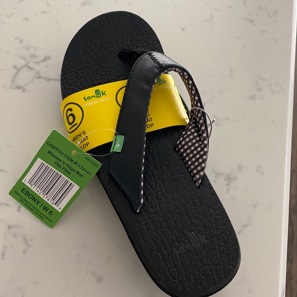 Sanuk Flip Flops Women’s size 6